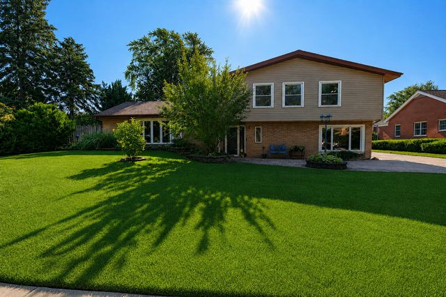 8205 Oakwood Avenue, Munster, IN 46321