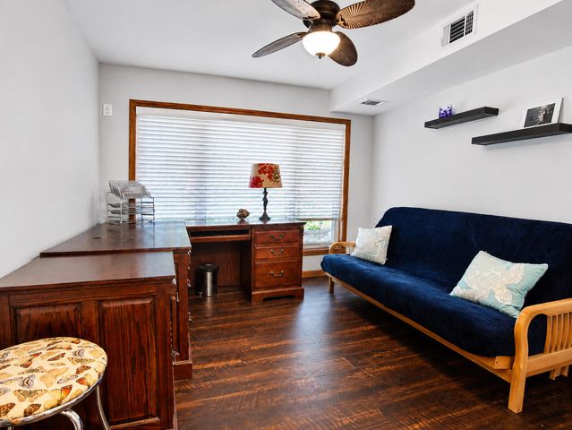 8205 Oakwood Avenue, Munster, IN 46321