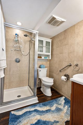 8205 Oakwood Avenue, Munster, IN 46321