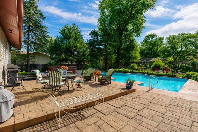 8205 Oakwood Avenue, Munster, IN 46321