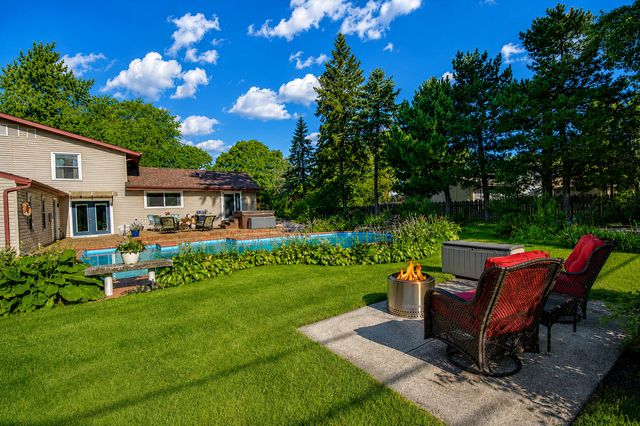 8205 Oakwood Avenue, Munster, IN 46321
