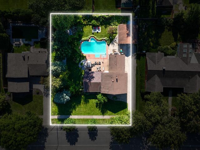 8205 Oakwood Avenue, Munster, IN 46321