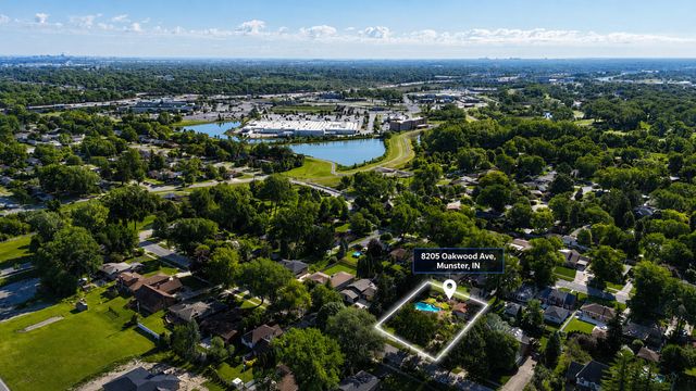 8205 Oakwood Avenue, Munster, IN 46321