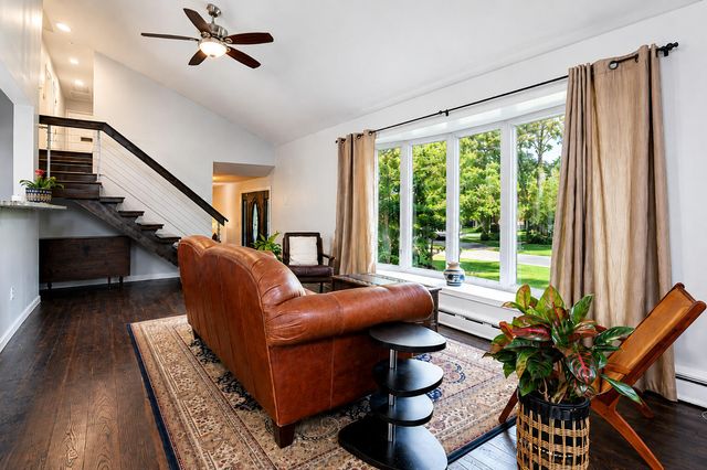 8205 Oakwood Avenue, Munster, IN 46321