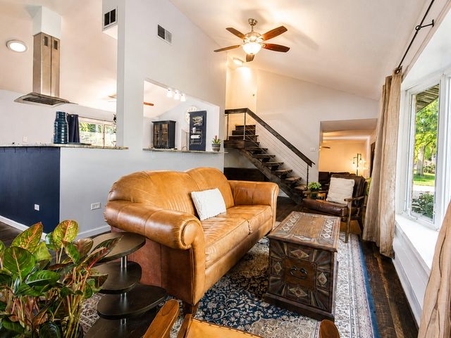 8205 Oakwood Avenue, Munster, IN 46321
