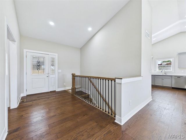126 Woodland Hills Court, Alton, IL 62002