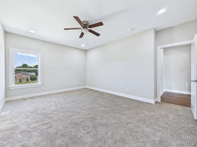 126 Woodland Hills Court, Alton, IL 62002