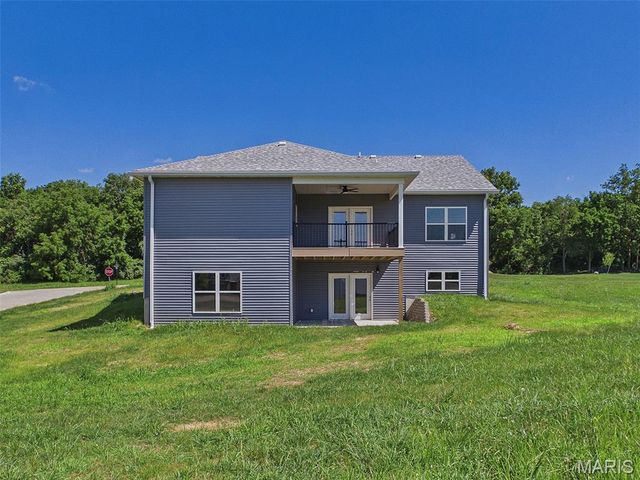 126 Woodland Hills Court, Alton, IL 62002