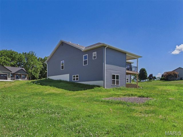 126 Woodland Hills Court, Alton, IL 62002