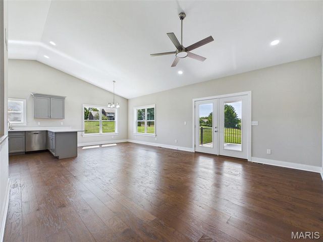 126 Woodland Hills Court, Alton, IL 62002