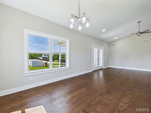 126 Woodland Hills Court, Alton, IL 62002