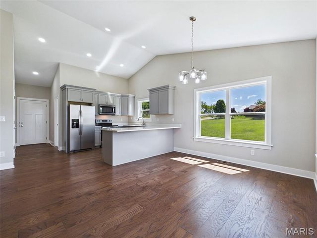 126 Woodland Hills Court, Alton, IL 62002