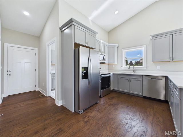 126 Woodland Hills Court, Alton, IL 62002