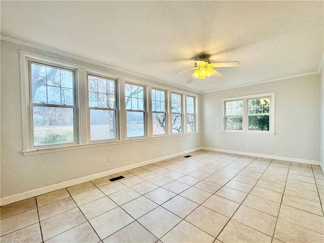 209 Cattail LN, Yorktown, VA 23693