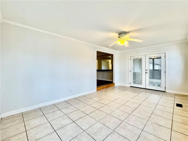 209 Cattail LN, Yorktown, VA 23693