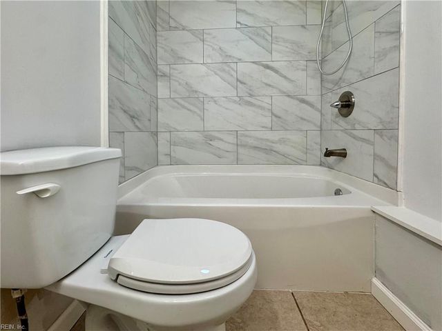 209 Cattail LN, Yorktown, VA 23693