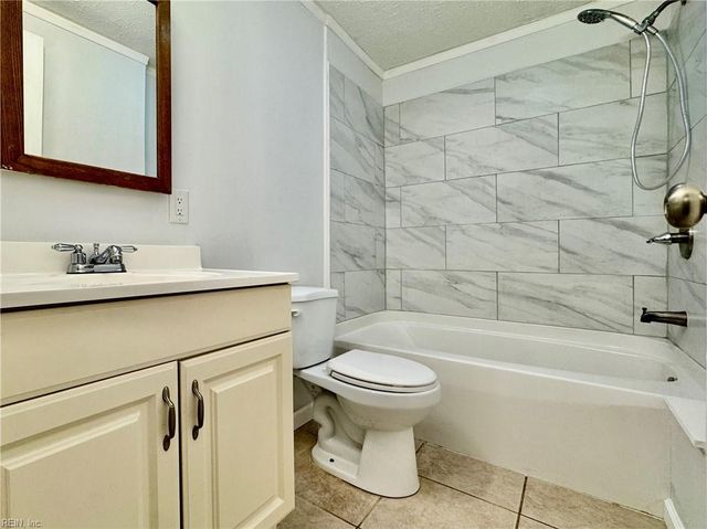 209 Cattail LN, Yorktown, VA 23693