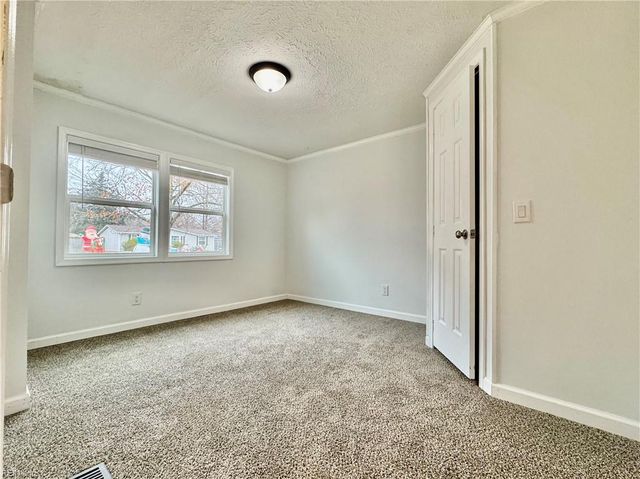 209 Cattail LN, Yorktown, VA 23693