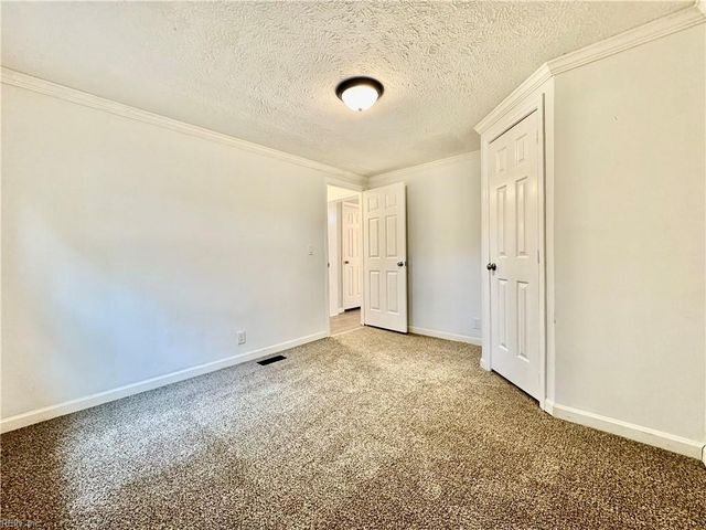 209 Cattail LN, Yorktown, VA 23693