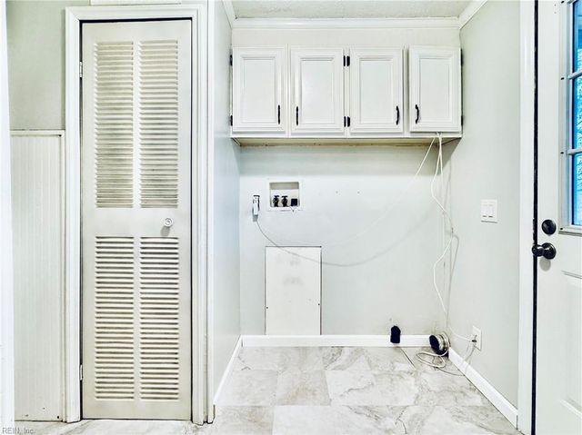 209 Cattail LN, Yorktown, VA 23693