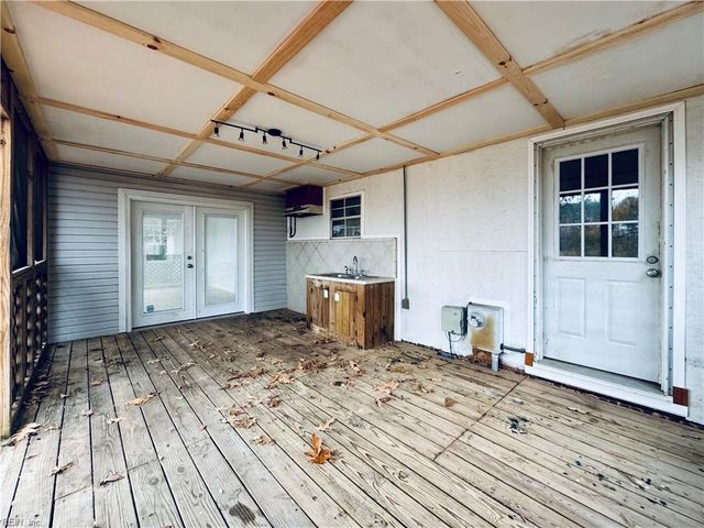 209 Cattail LN, Yorktown, VA 23693