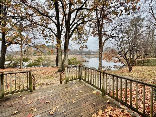 209 Cattail LN, Yorktown, VA 23693