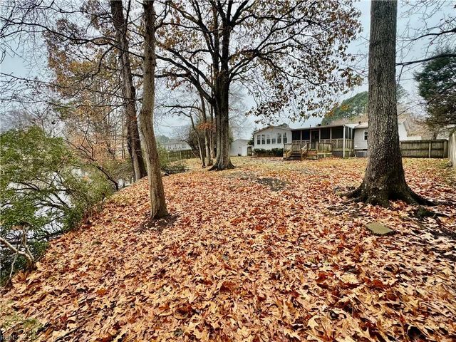 209 Cattail LN, Yorktown, VA 23693