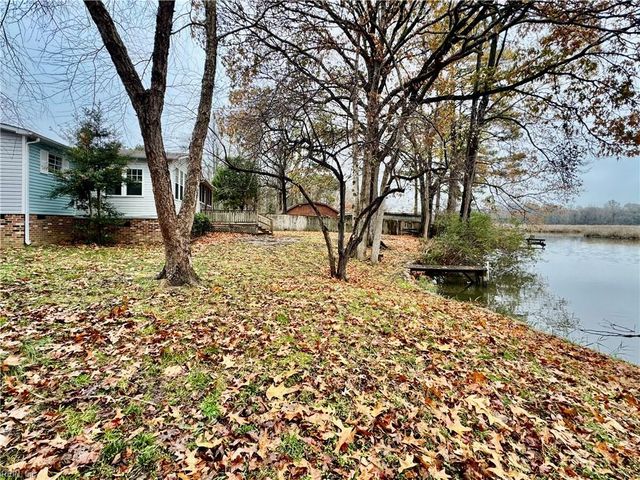 209 Cattail LN, Yorktown, VA 23693