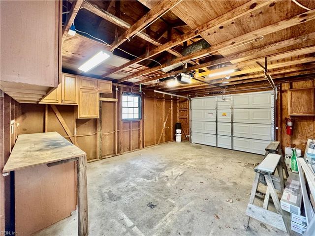 209 Cattail LN, Yorktown, VA 23693