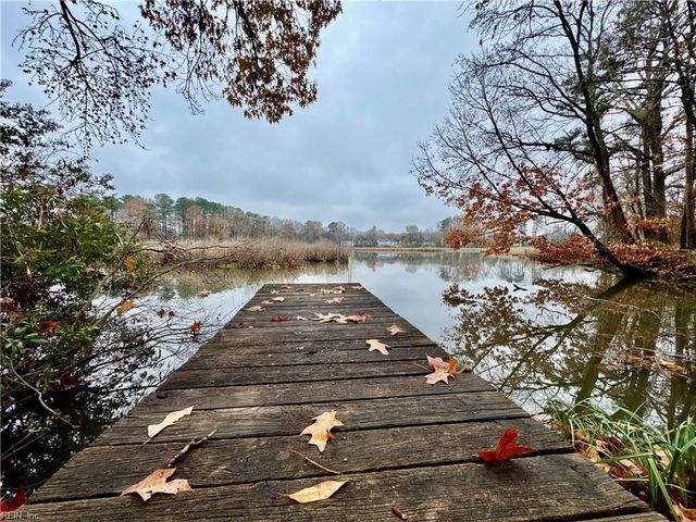 209 Cattail LN, Yorktown, VA 23693