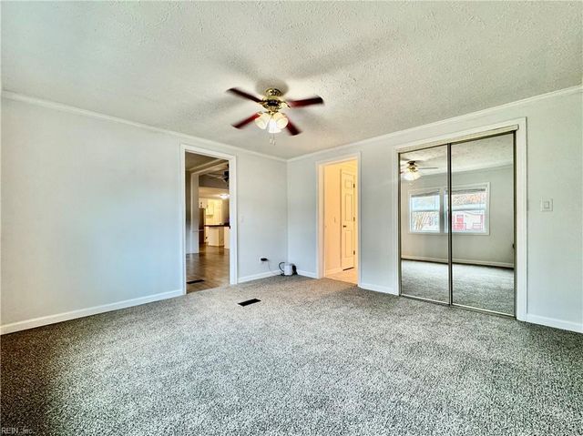 209 Cattail LN, Yorktown, VA 23693