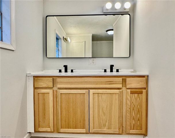 209 Cattail LN, Yorktown, VA 23693