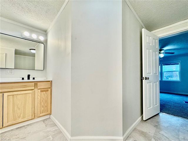 209 Cattail LN, Yorktown, VA 23693