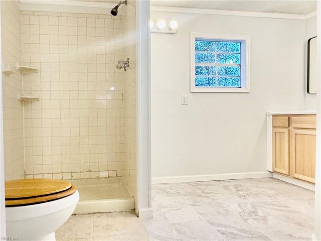 209 Cattail LN, Yorktown, VA 23693