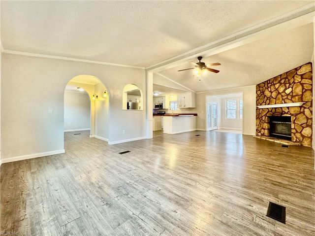 209 Cattail LN, Yorktown, VA 23693