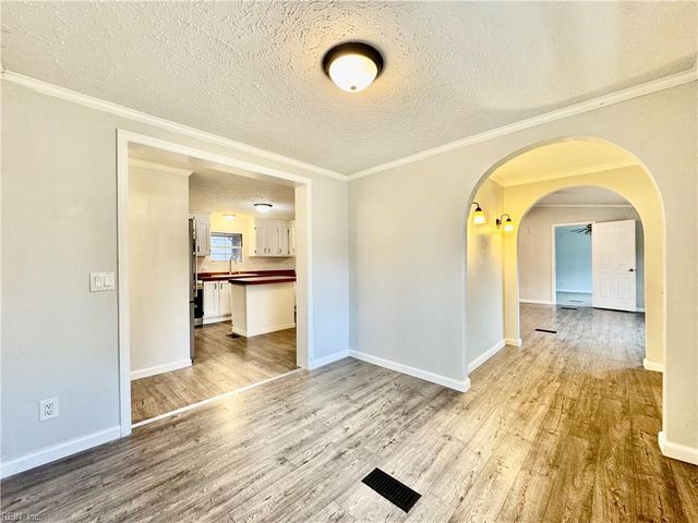 209 Cattail LN, Yorktown, VA 23693