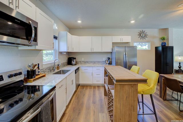 1577 Whispering Hills, Canyon Lake, TX 78133