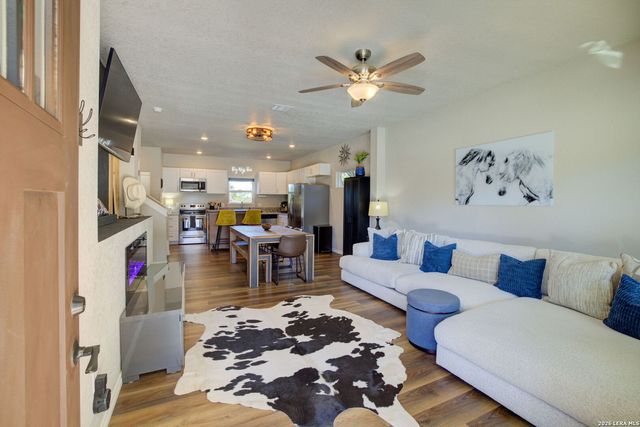 1577 Whispering Hills, Canyon Lake, TX 78133