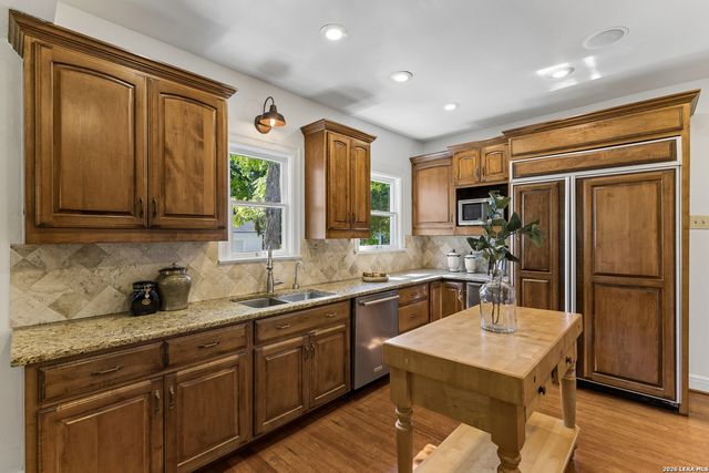 120 LAMONT AVE, Alamo Heights, TX 78209