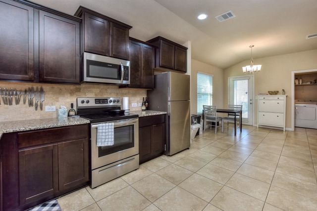 404 Craters Of The Moon BLVD, Pflugerville, TX 78660