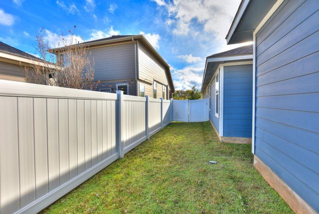 404 Craters Of The Moon BLVD, Pflugerville, TX 78660