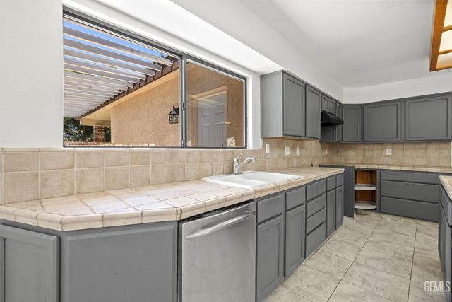921 Christian Avenue, Bakersfield, CA 93314