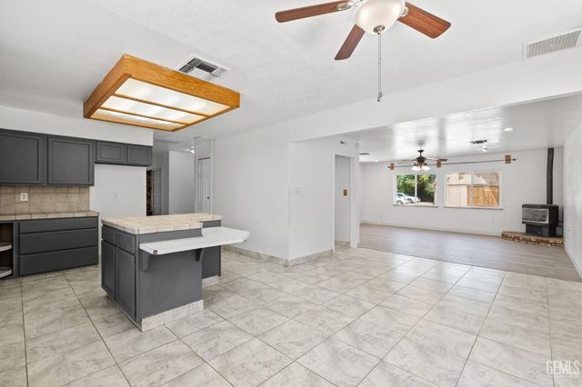 921 Christian Avenue, Bakersfield, CA 93314