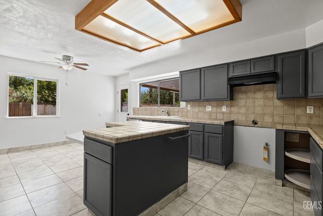 921 Christian Avenue, Bakersfield, CA 93314