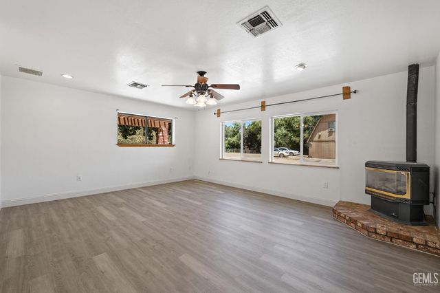 921 Christian Avenue, Bakersfield, CA 93314