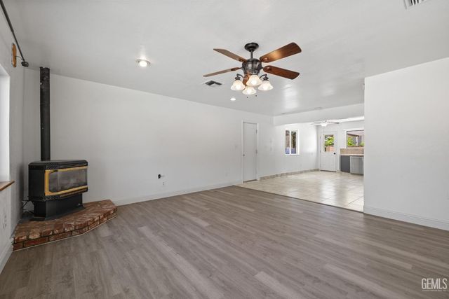 921 Christian Avenue, Bakersfield, CA 93314