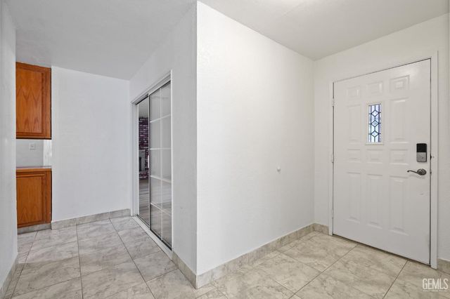 921 Christian Avenue, Bakersfield, CA 93314