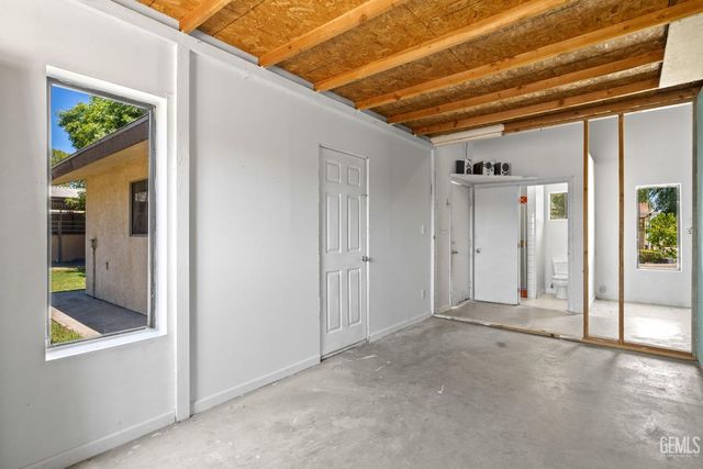 921 Christian Avenue, Bakersfield, CA 93314