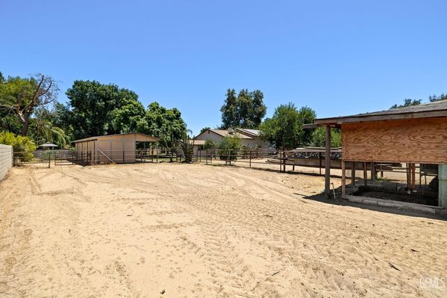 921 Christian Avenue, Bakersfield, CA 93314