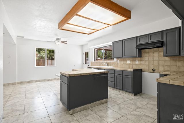 921 Christian Avenue, Bakersfield, CA 93314